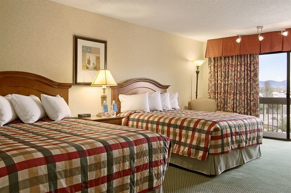 Red Lion Hotel Wenatchee City Center Номер фото