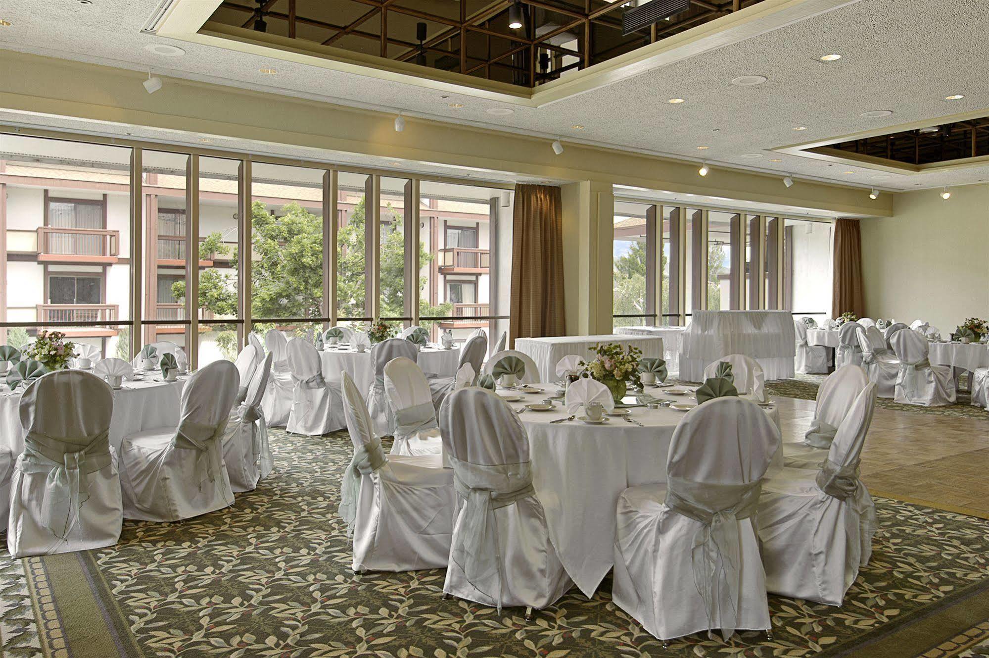 Red Lion Hotel Wenatchee City Center Экстерьер фото