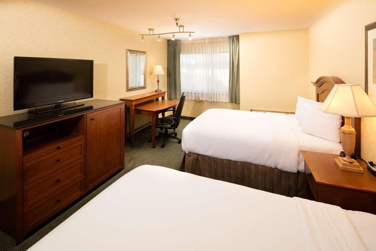 Red Lion Hotel Wenatchee City Center Экстерьер фото